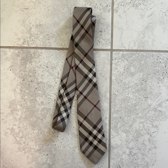 Burberry Check Silk Tie - Picture 1 of 4